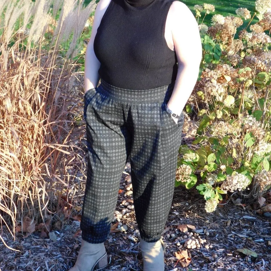 Inclusive Ankle Pants for Women with Dwarfism